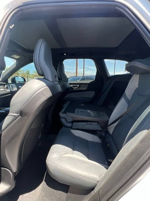 Used 2022 Volvo XC60 B6 R-Design AWD/4WD image 25