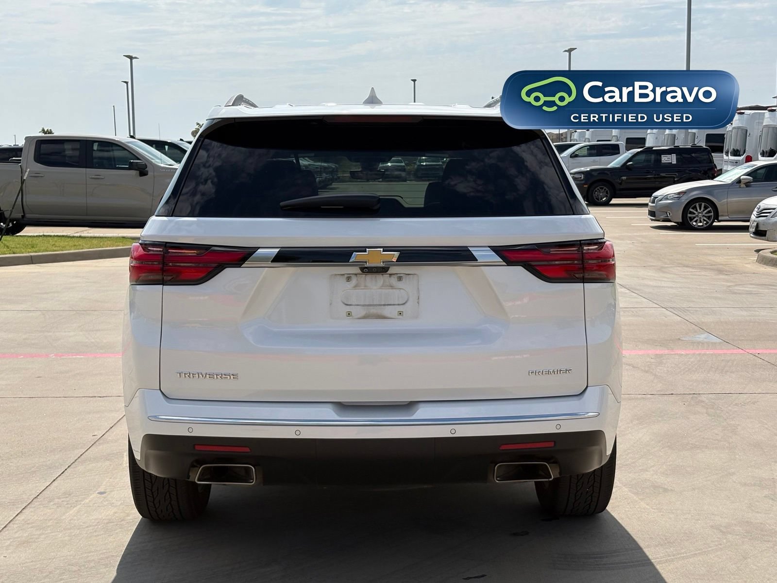 Used 2023 Chevrolet Traverse Premier FWD image 6