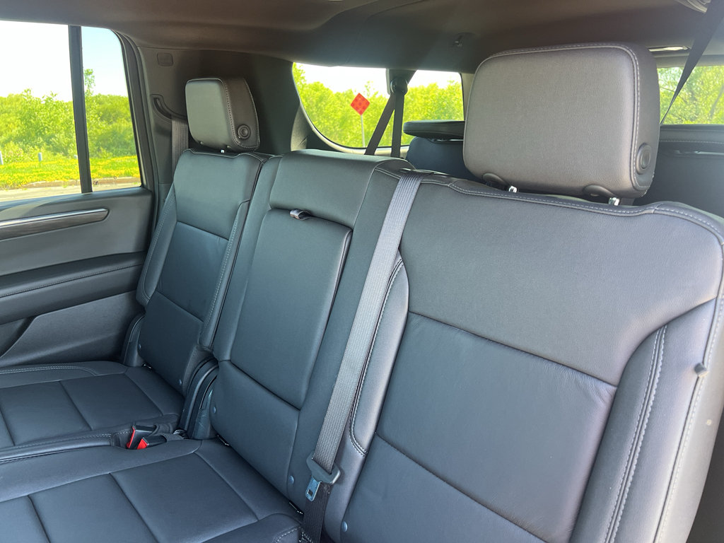 Used 2025 Chevrolet Suburban Z71 AWD/4WD image 35