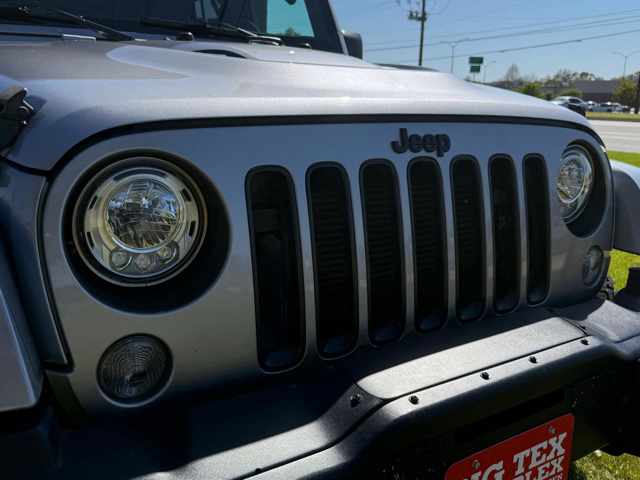 Used 2017 Jeep Wrangler Unlimited Sahara AWD/4WD image 32