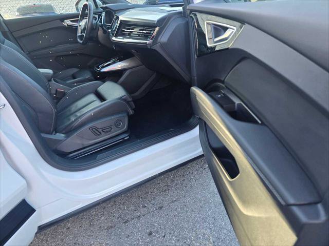 Used 2024 Audi Q4 e-tron Prestige w/ Black Optic Plus Package image 9