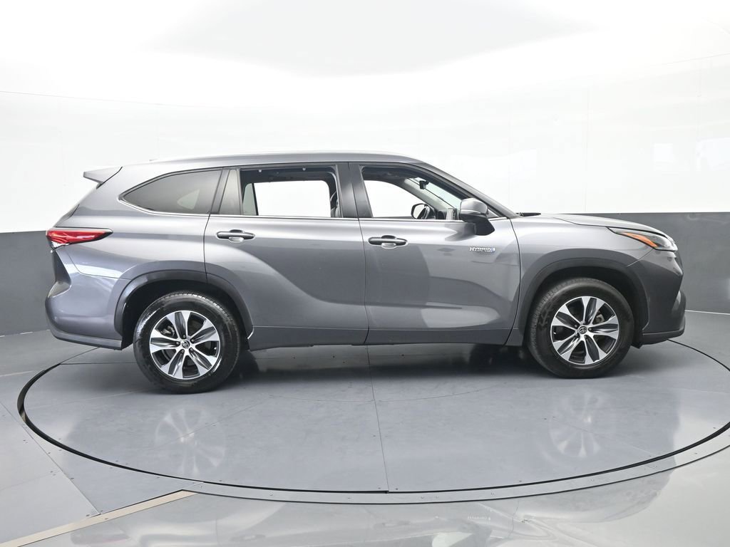 Used 2021 Toyota Highlander XLE FWD image 7