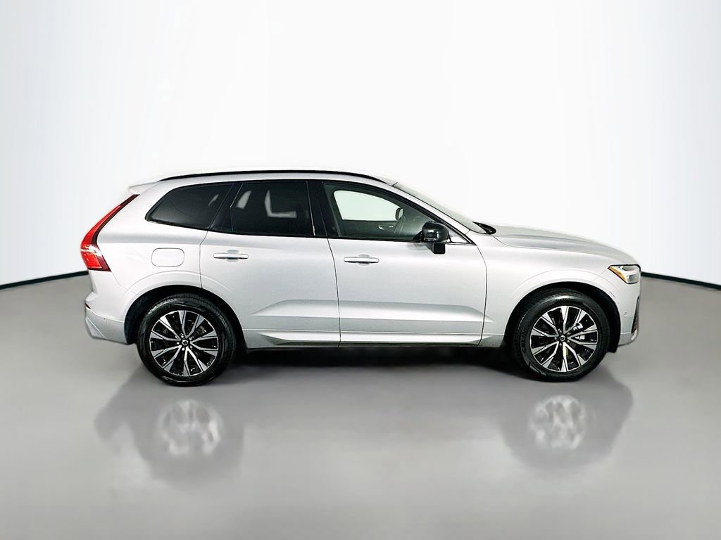 Used 2023 Volvo XC60 B5 Plus image 8