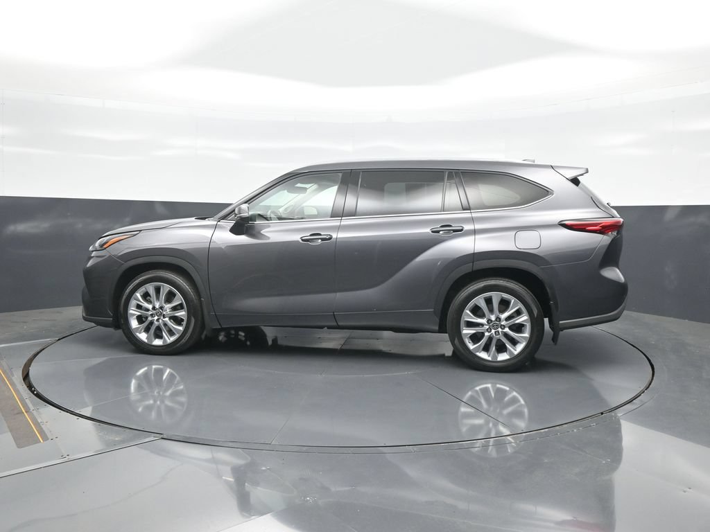 Used 2022 Toyota Highlander Limited AWD/4WD image 4