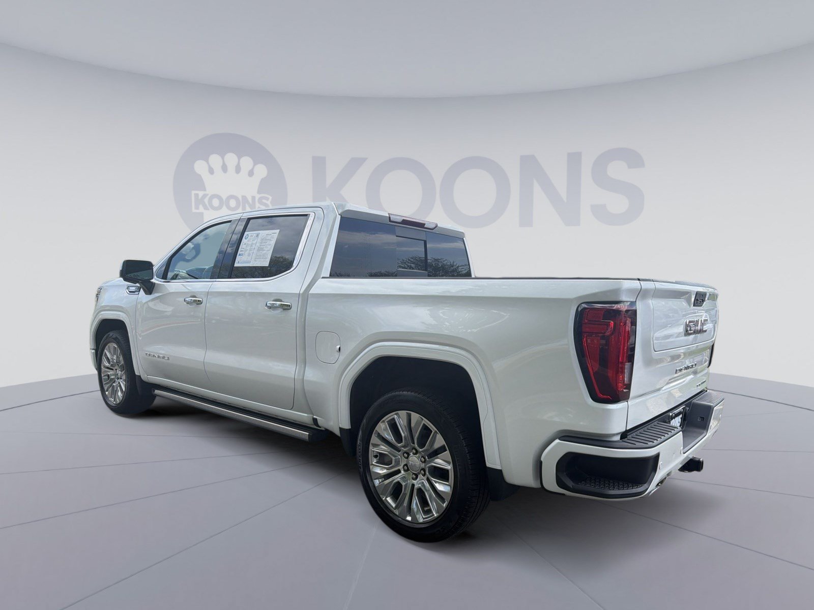 Used 2022 GMC Sierra 1500 Denali w/ Denali Premium Package AWD/4WD image 4
