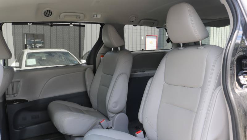 Used 2020 Toyota Sienna XLE AWD/4WD image 22