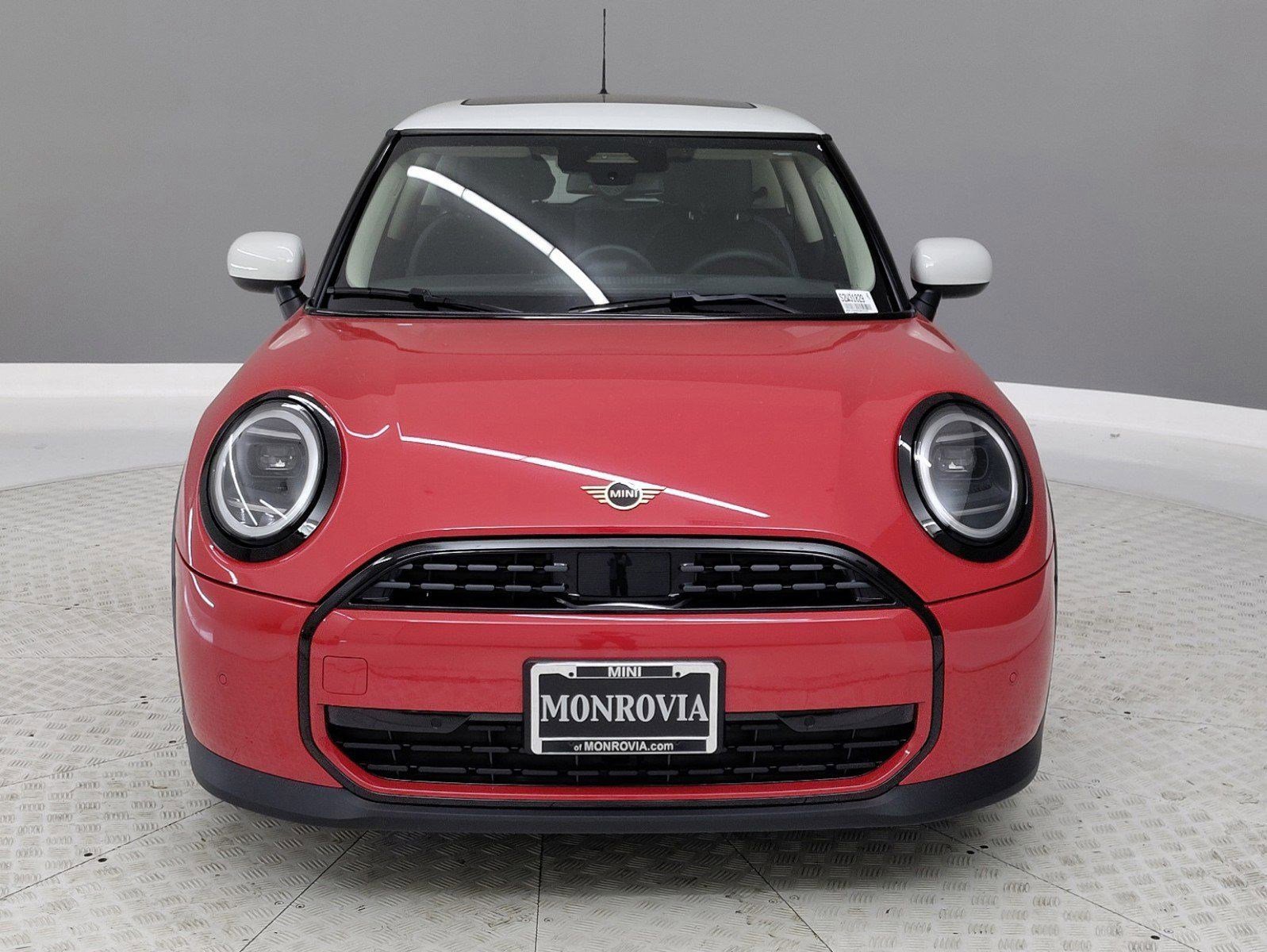 Used 2025 MINI Cooper 2-Door Hardtop image 2