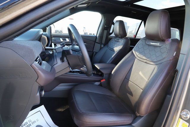 Certified 2025 Ford Explorer Platinum w/ LUX Leather Package AWD/4WD image 14