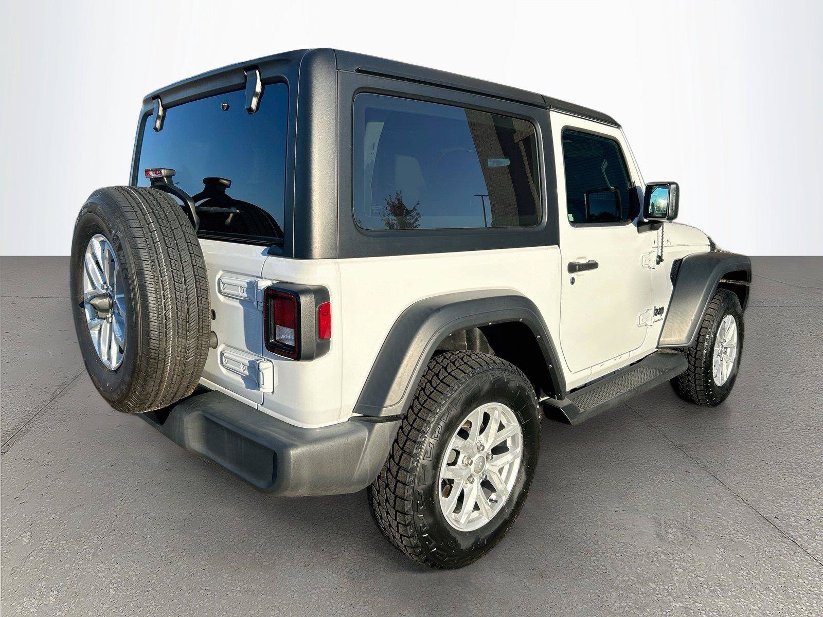 Used 2023 Jeep Wrangler Sport AWD/4WD image 4