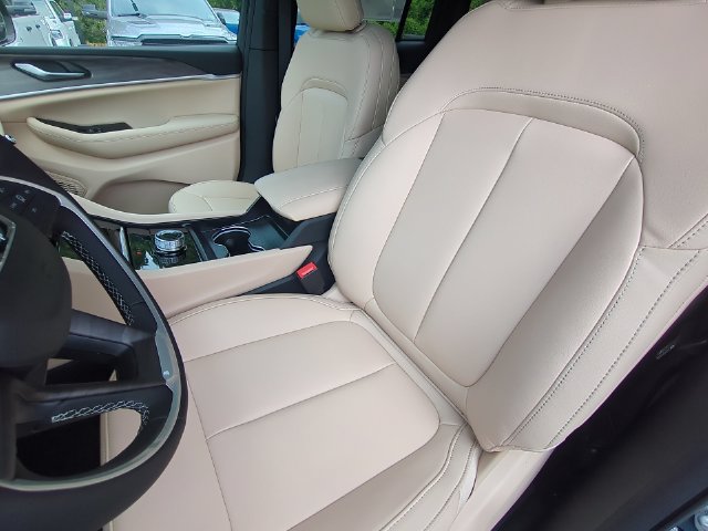 New 2026 Jeep Grand Cherokee Limited w/ Limited Altitude Package RWD image 27