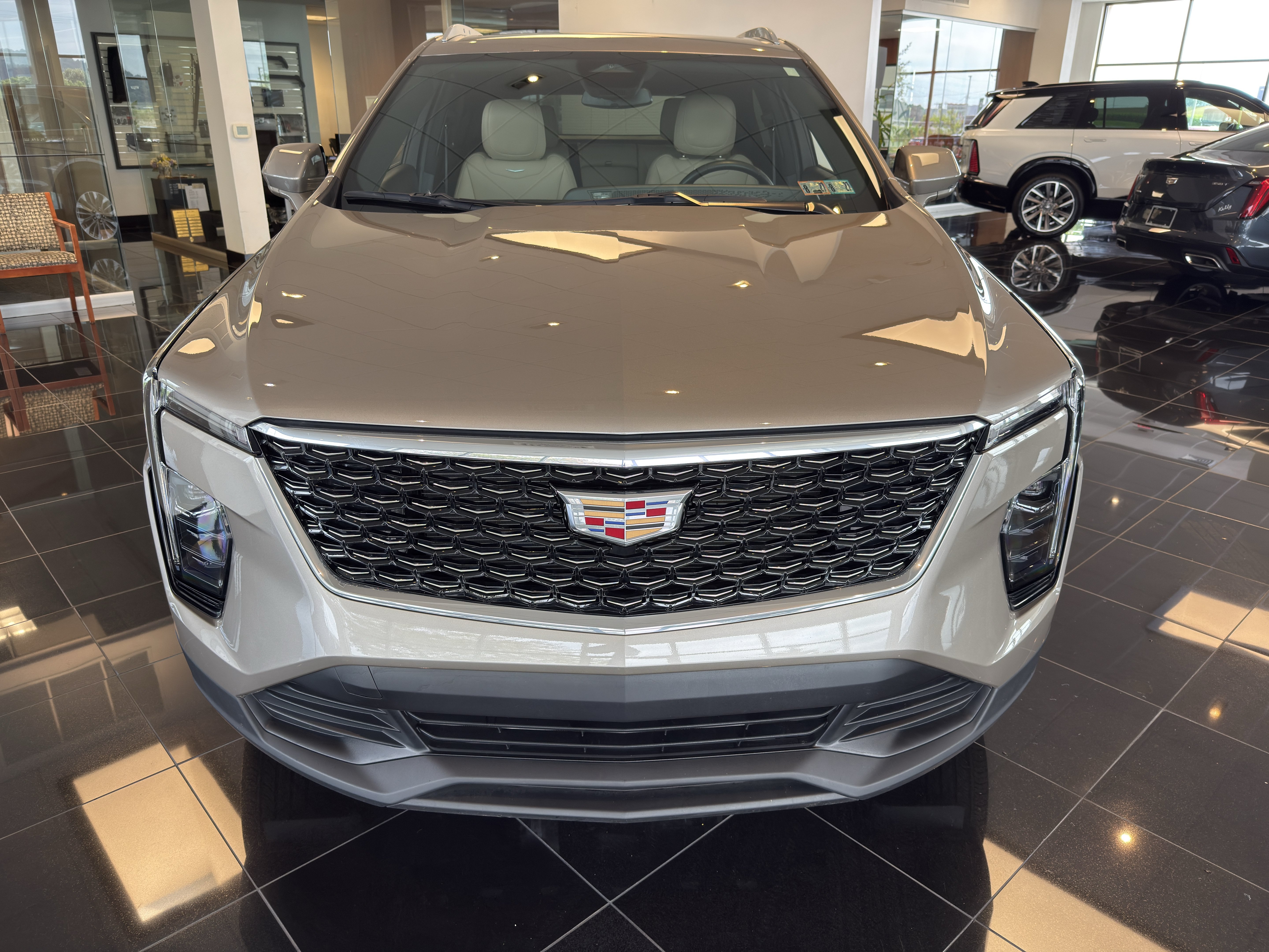 Certified 2024 Cadillac XT4 Luxury w/ Cold Weather Package AWD/4WD image 8