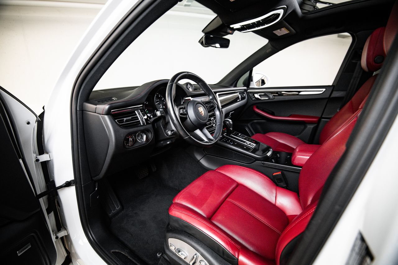 Certified 2023 Porsche Macan AWD/4WD image 4