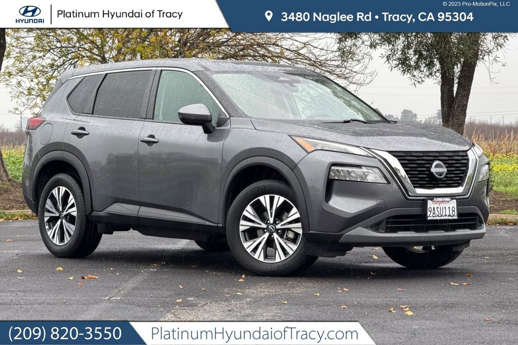 Used 2022 Nissan Rogue SV image 1