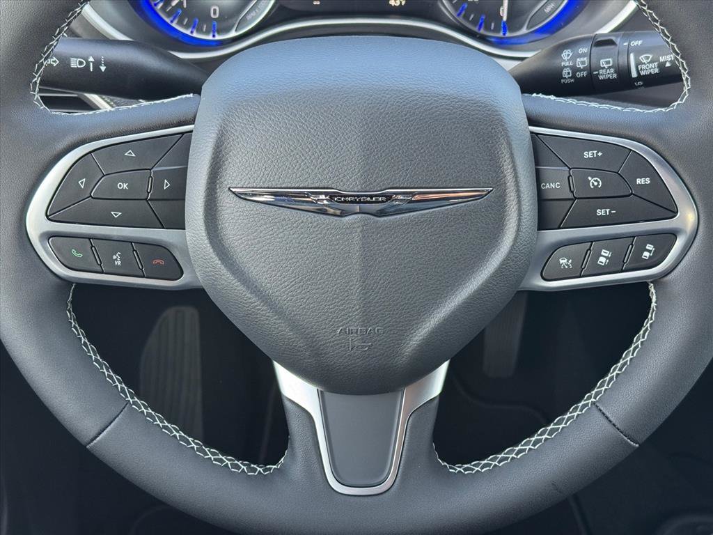 New 2026 Chrysler Pacifica Select AWD/4WD image 13