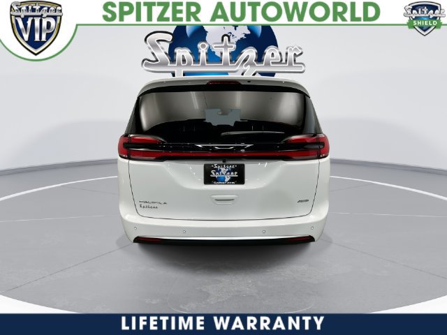 New 2027 Chrysler Pacifica Select AWD/4WD image 9