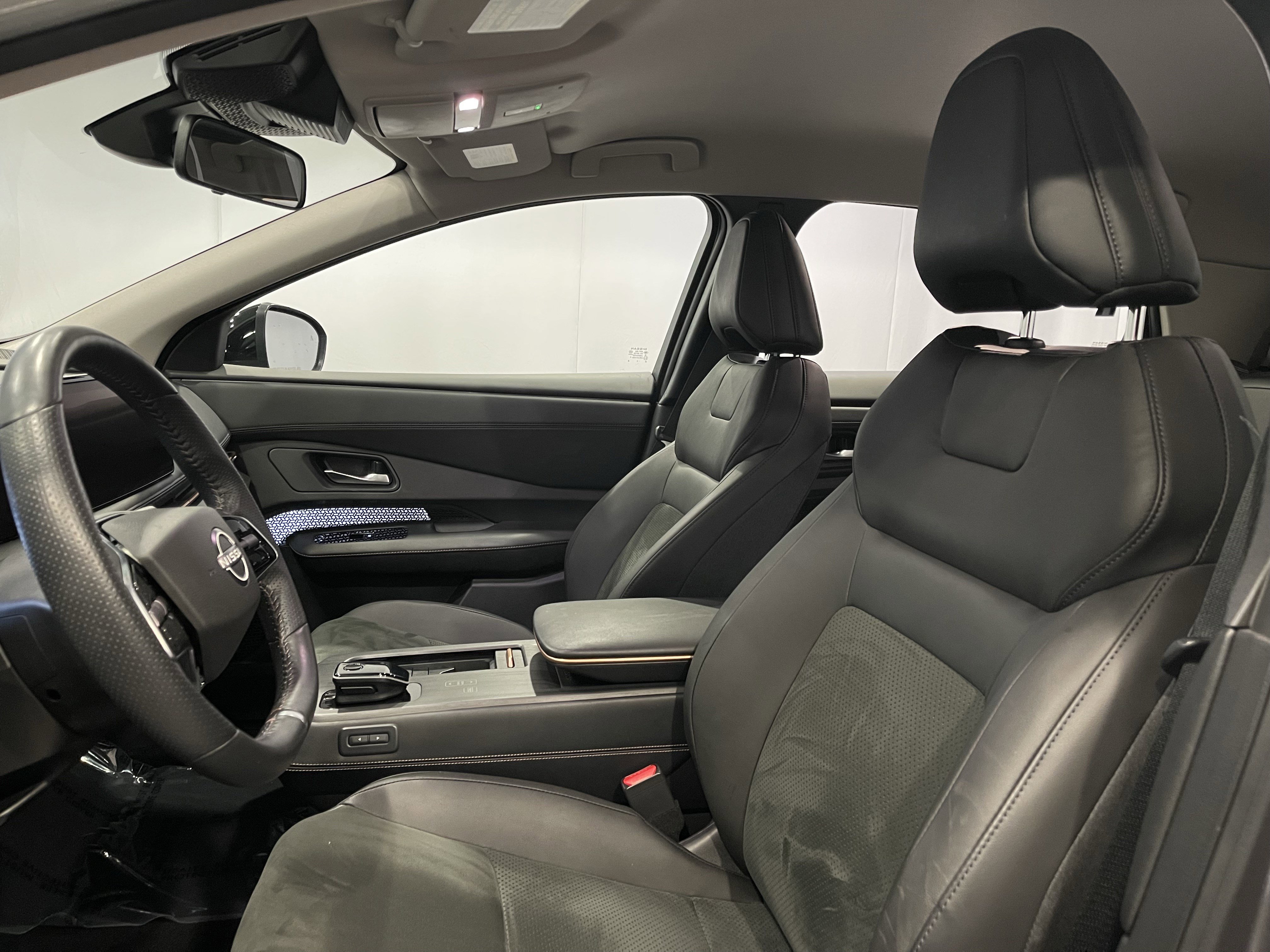 Used 2023 Nissan Ariya AWD image 15