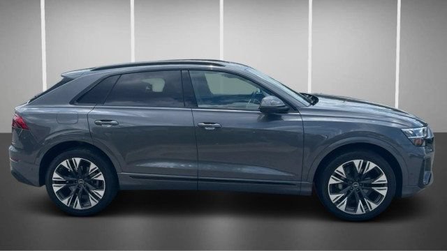 Used 2025 Audi Q8 Premium Plus w/ Premium Plus Package AWD/4WD image 3