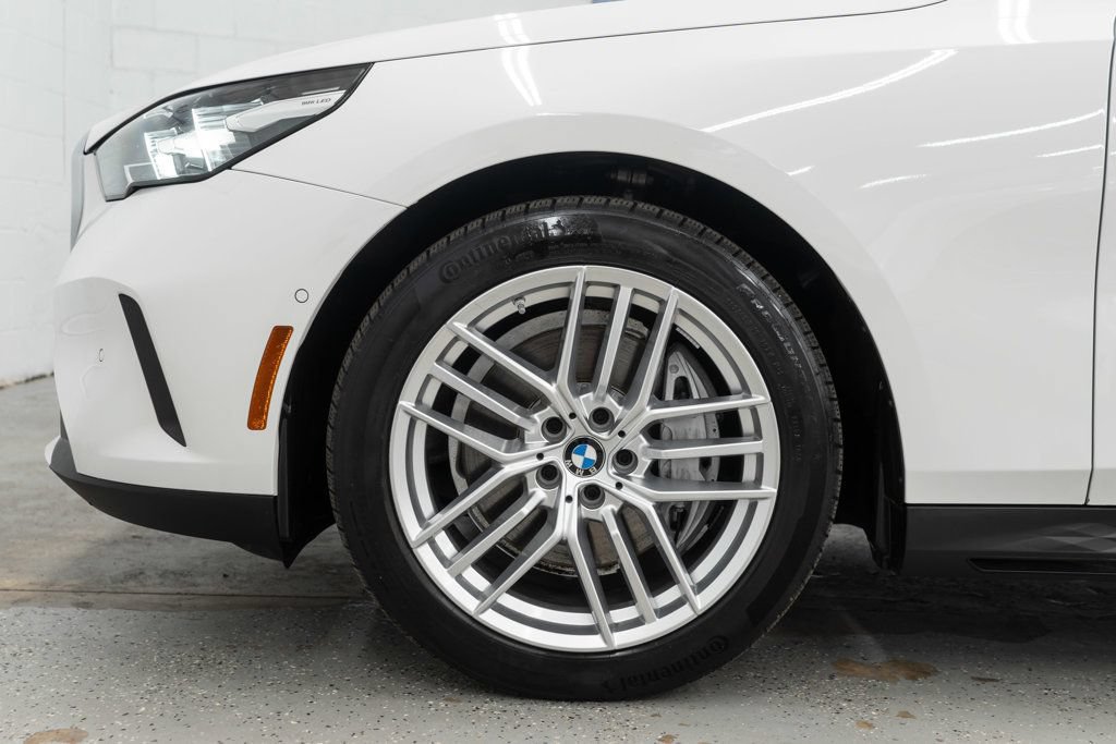Used 2025 BMW 540i xDrive AWD/4WD image 31