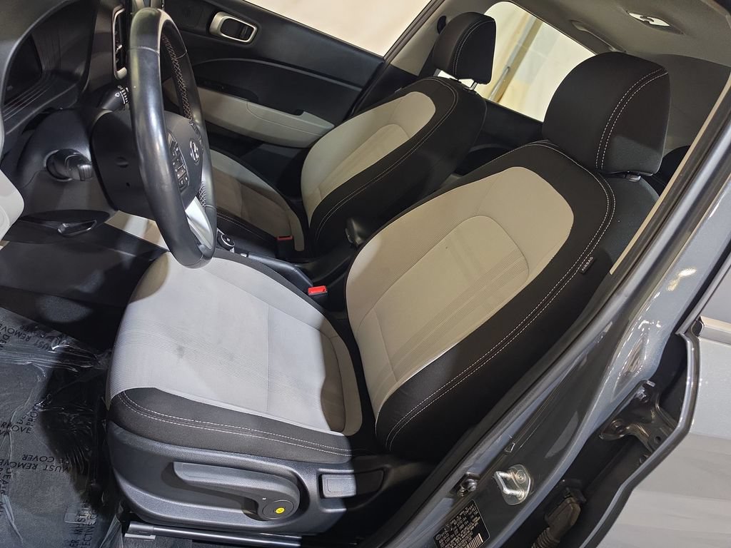 Used 2024 Hyundai Venue SEL FWD image 13