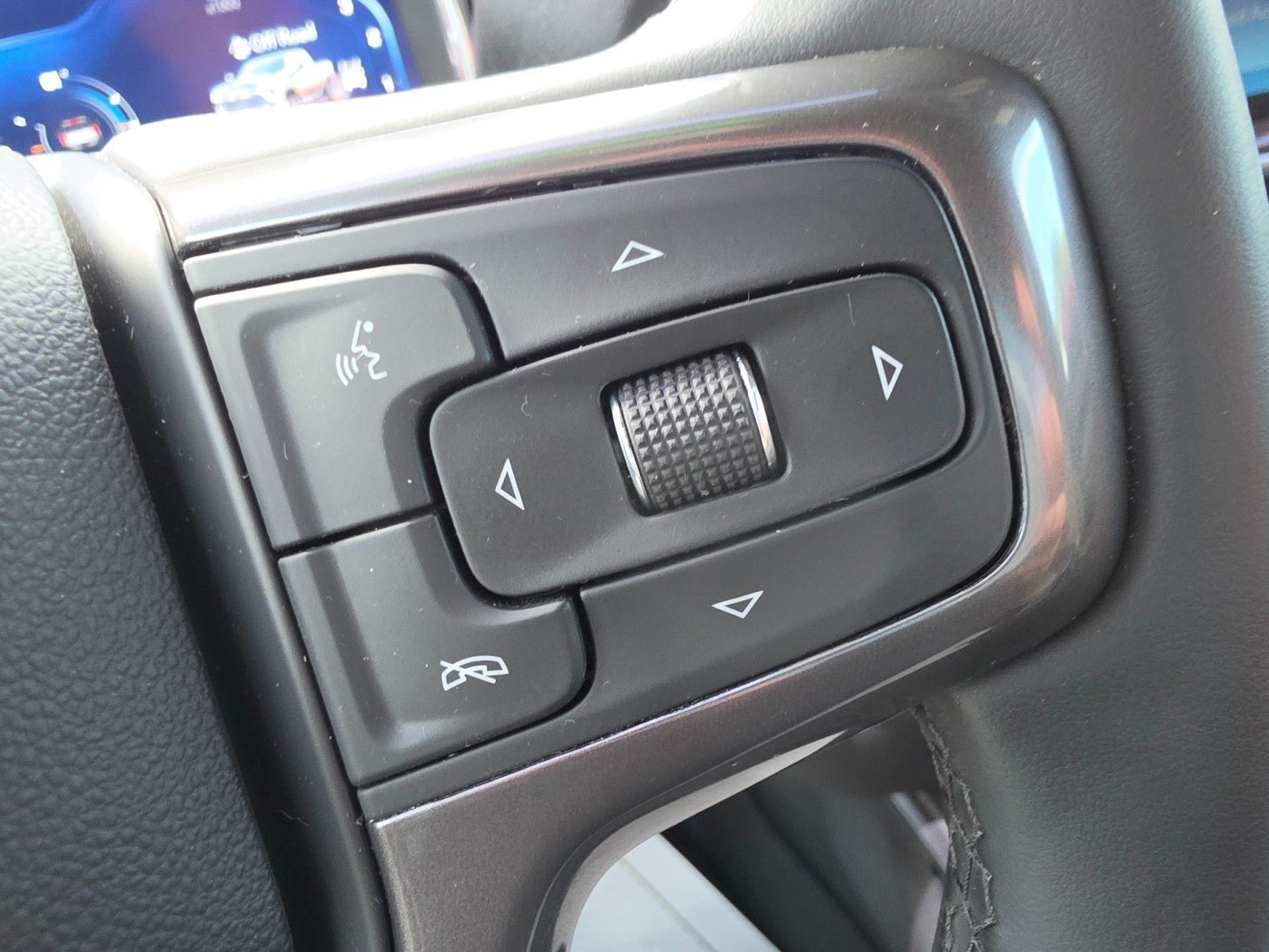 Used 2025 Chevrolet Silverado 2500 ZR2 w/ Technology Package AWD/4WD image 48