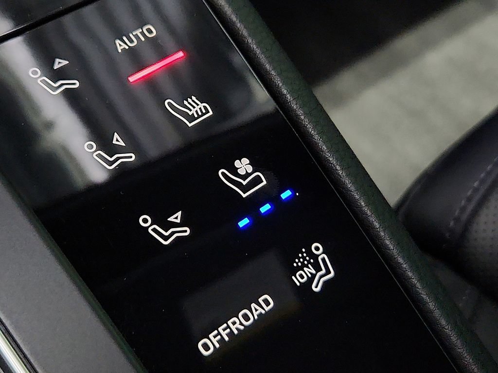 Certified 2026 Porsche Macan AWD/4WD image 26