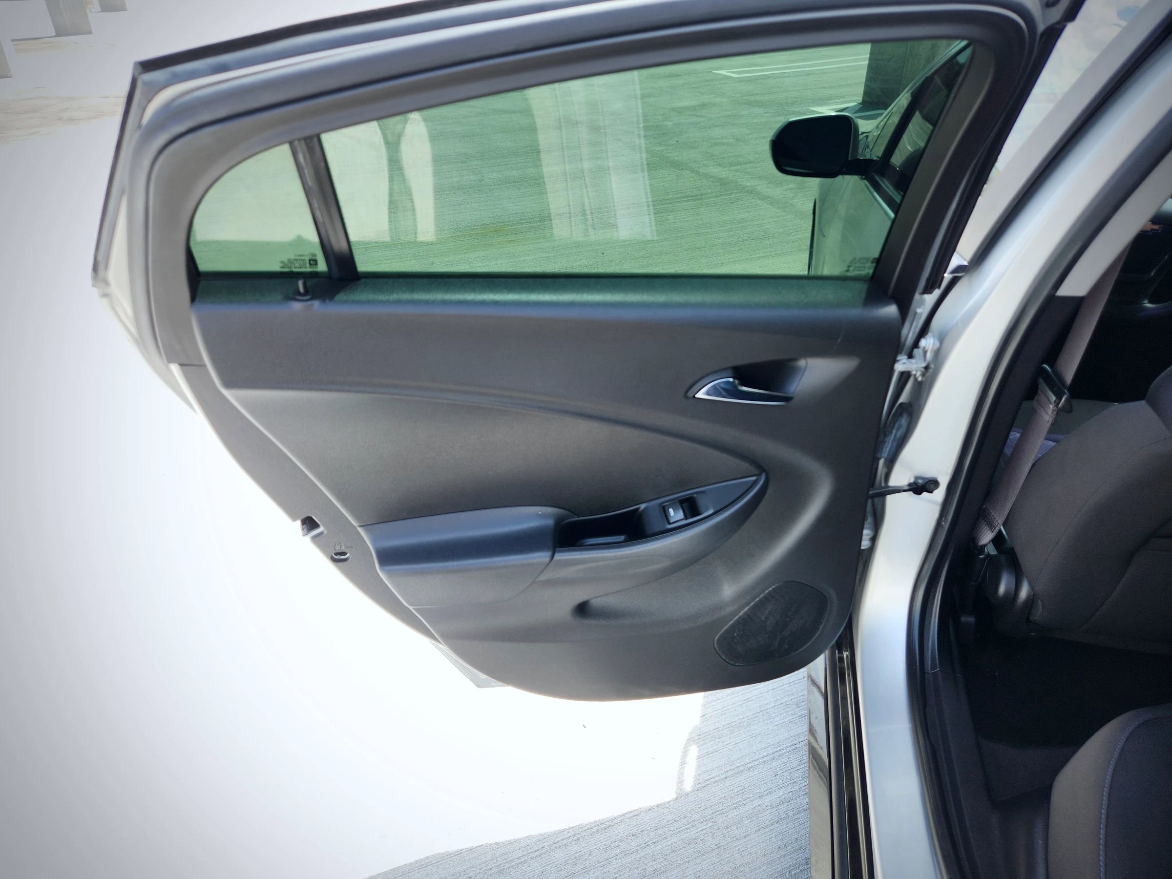 Used 2017 Chevrolet Volt LT FWD image 25