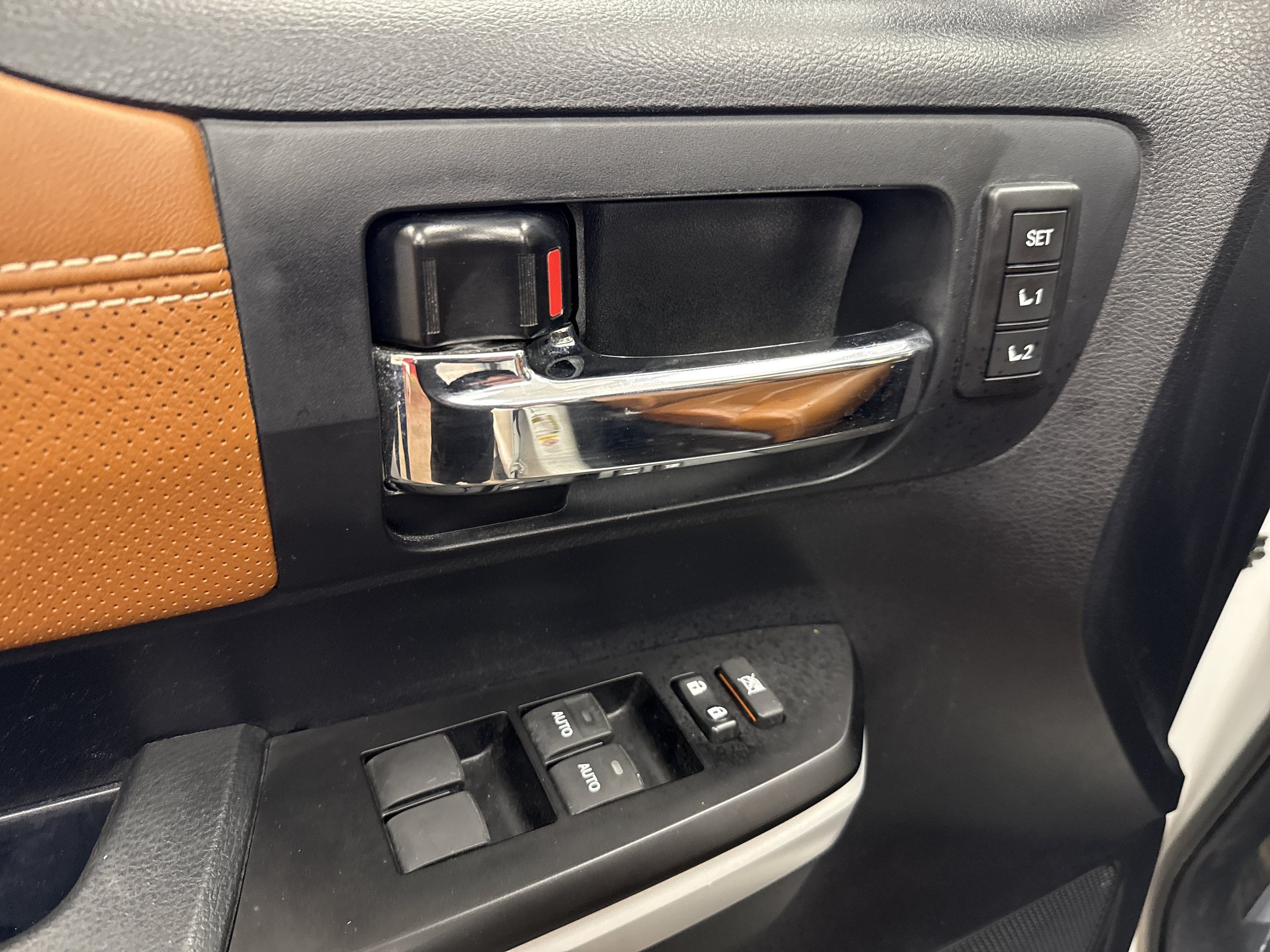 Used 2018 Toyota Tundra Platinum AWD/4WD image 25