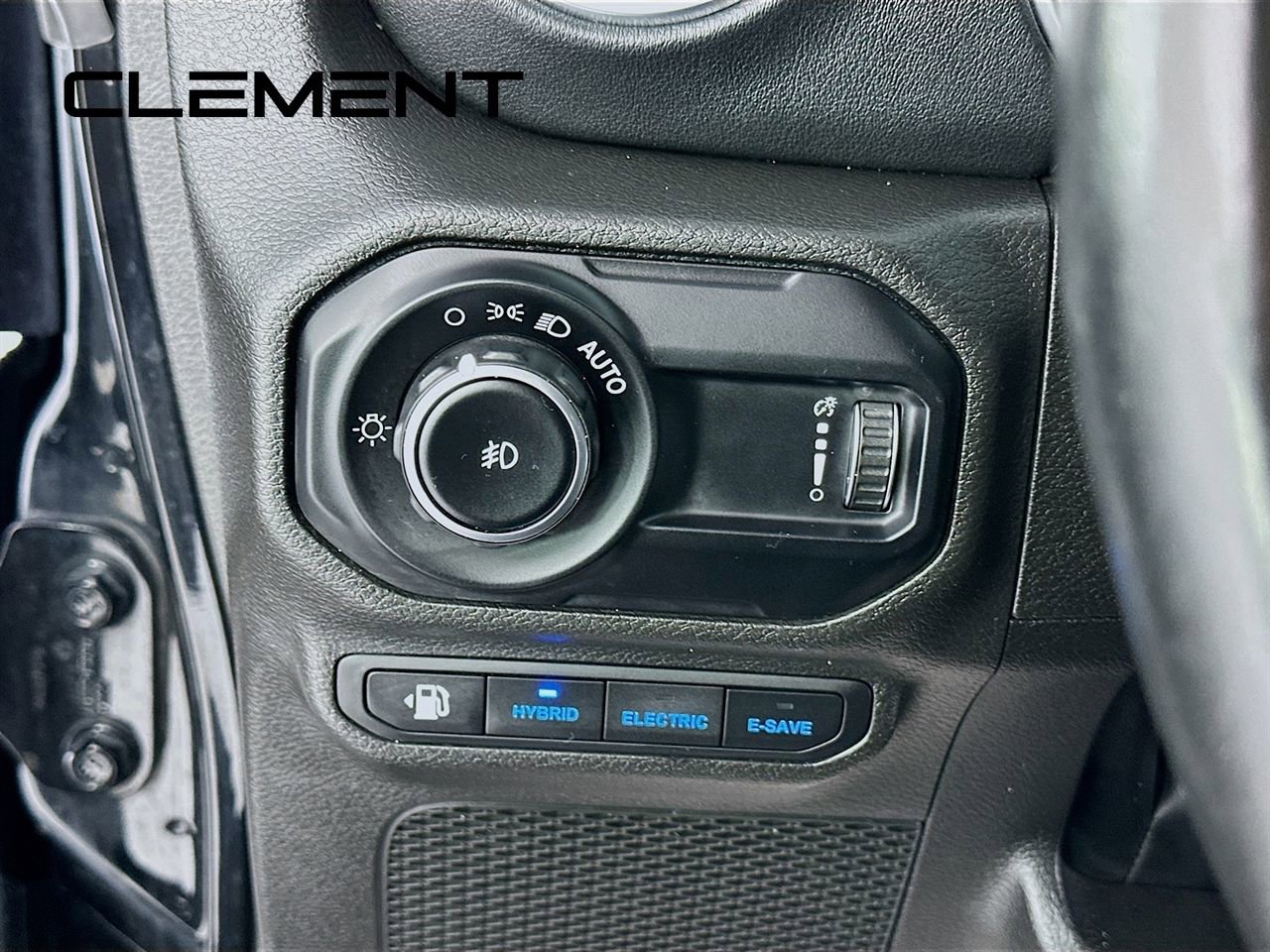 Used 2023 Jeep Wrangler Unlimited Sahara w/ Cold Weather Group image 14