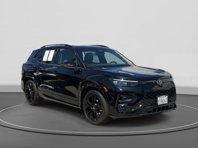 Certified 2025 Volkswagen Tiguan SE R-Line FWD image 1