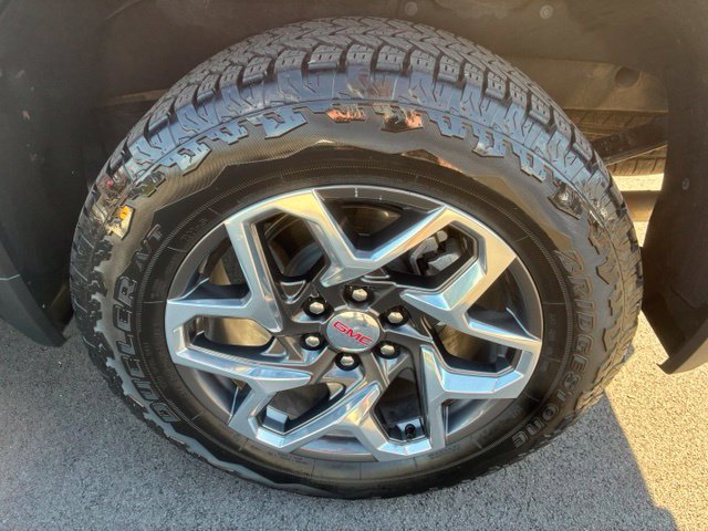 Used 2024 GMC Sierra 1500 SLT w/ SLT Premium Plus Package AWD/4WD image 18