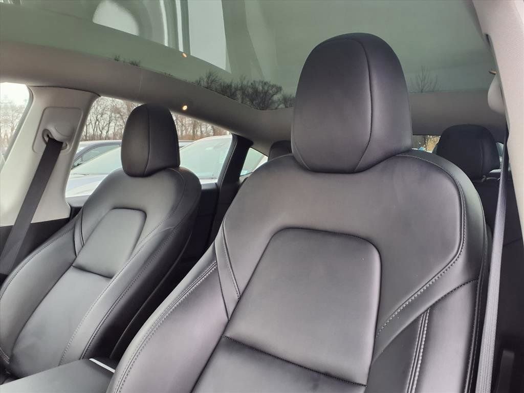 Used 2025 Tesla Model Y Long Range image 11