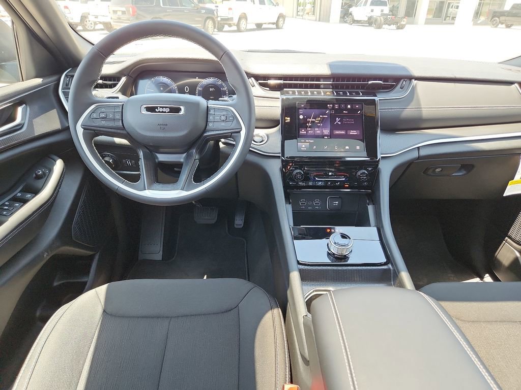 New 2025 Jeep Grand Cherokee L Laredo image 14