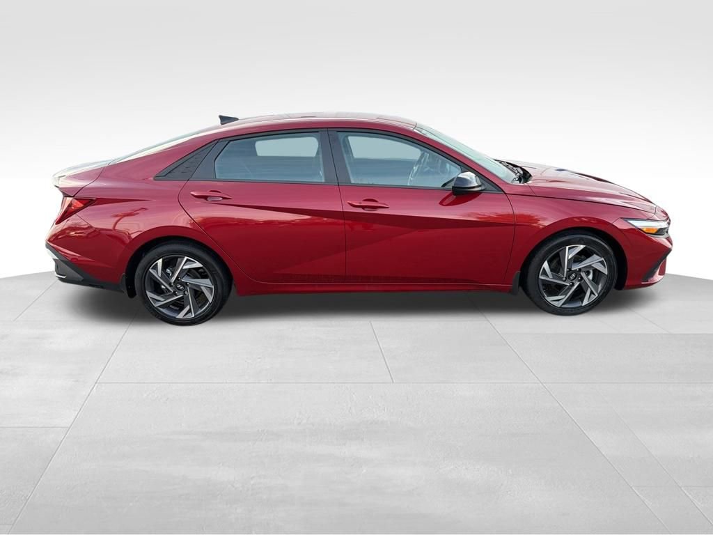 Used 2025 Hyundai Elantra Sport image 7