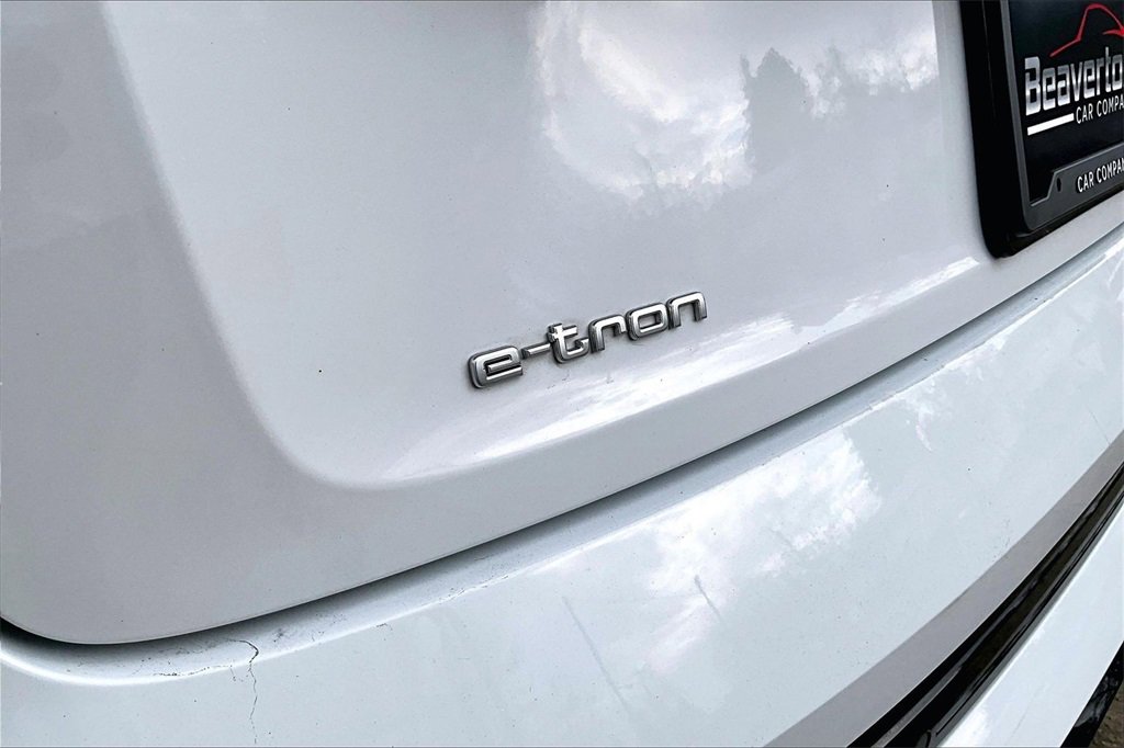 Used 2021 Audi e-tron Premium Plus w/ Premium Plus Package image 31