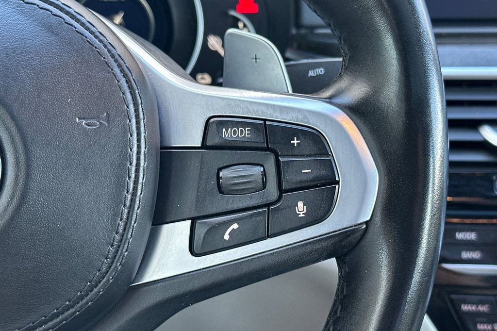 Used 2019 BMW 530e w/ M Sport Package image 27