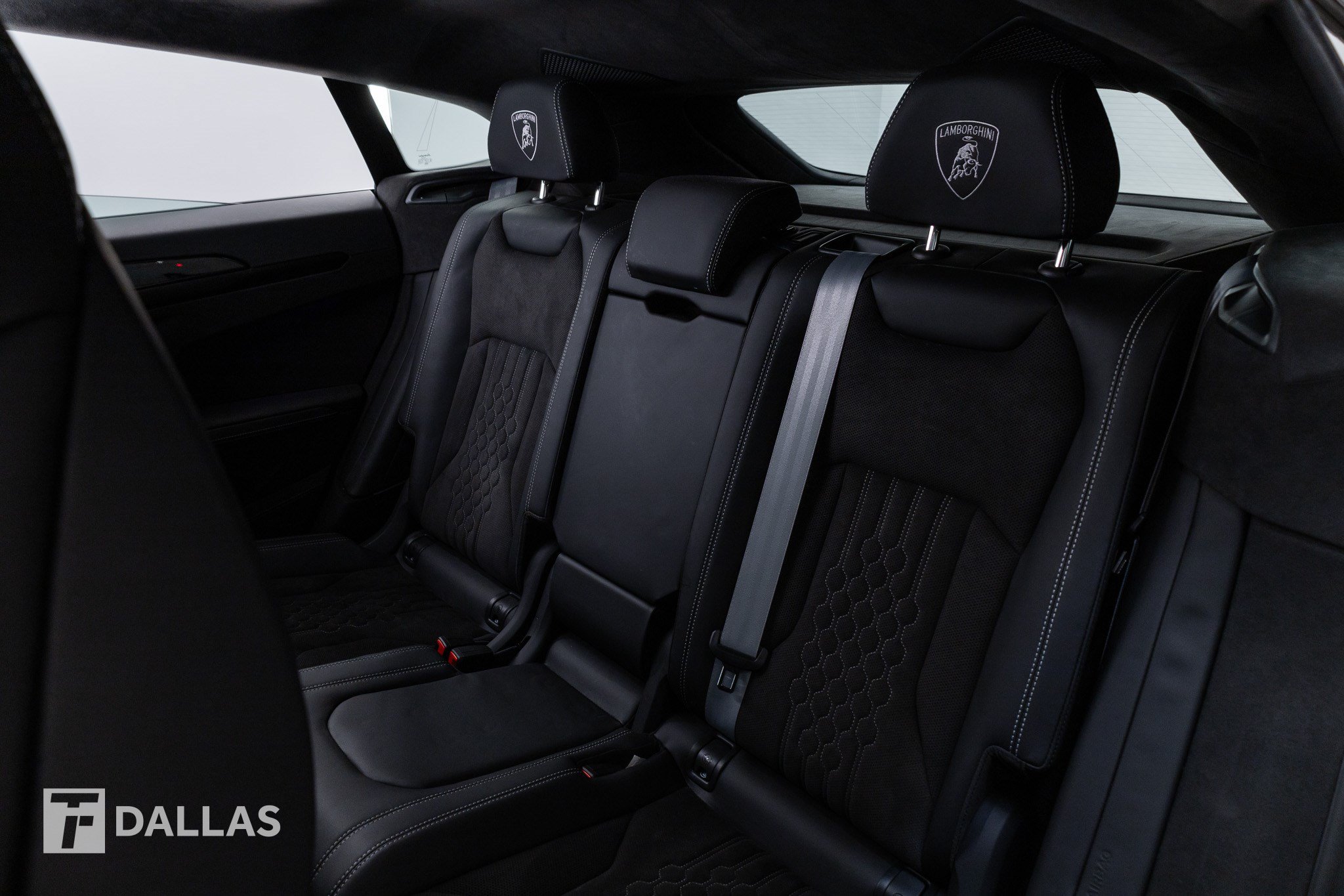 Used 2026 Lamborghini Urus SE AWD/4WD image 36