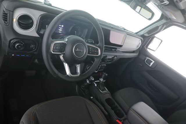 Used 2025 Jeep Wrangler Unlimited Sahara w/ Safety Group image 17