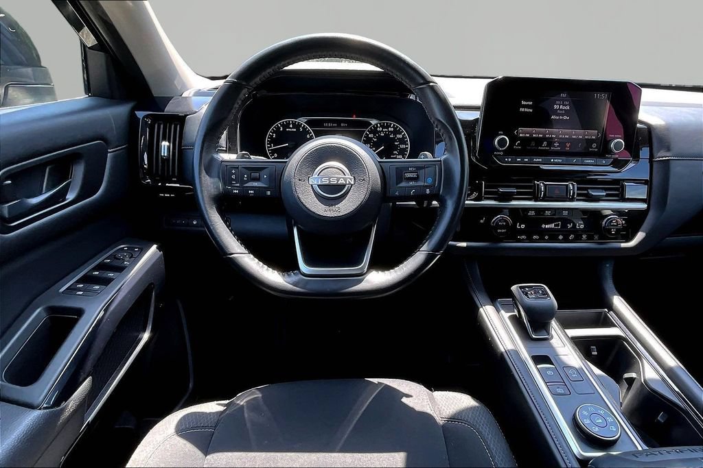 Used 2025 Nissan Pathfinder SV AWD/4WD image 10