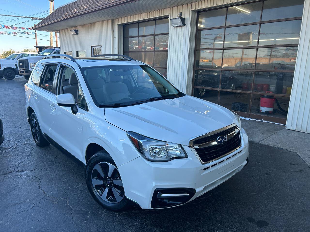 Used 2017 Subaru Forester 2.5i Premium w/ All-Weather Package AWD/4WD image 3