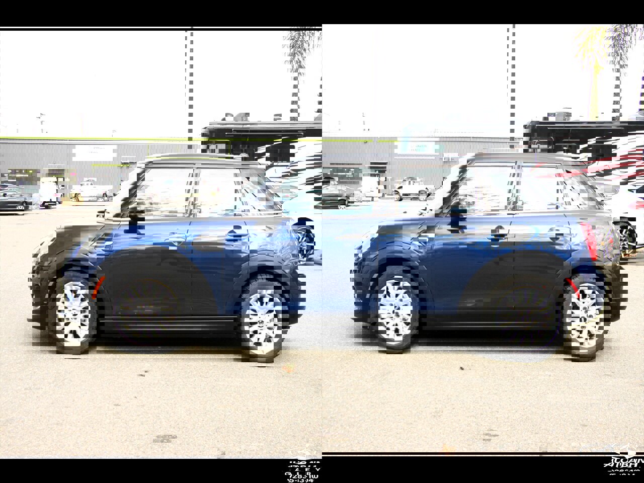 Used 2015 MINI Cooper 4-Door Hardtop w/ Premium Package image 5