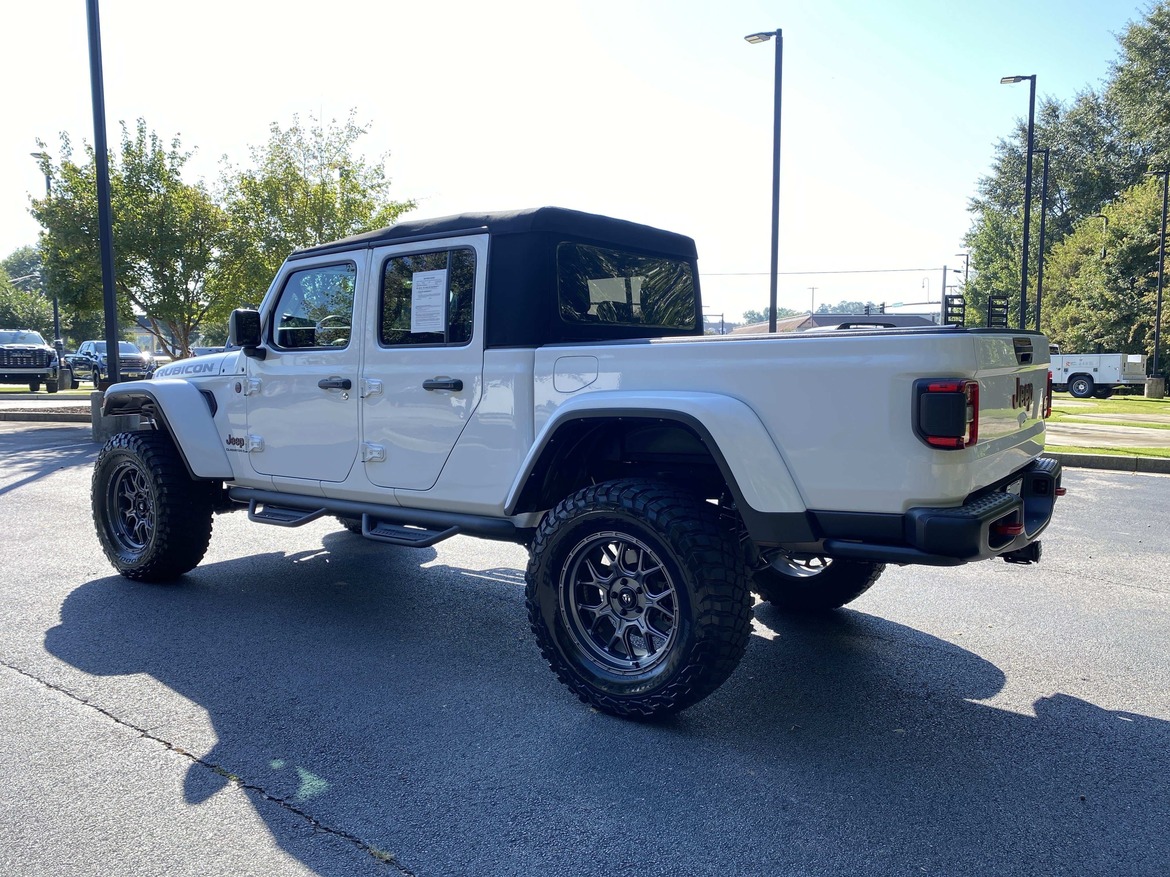 Used 2023 Jeep Gladiator Rubicon w/ LED Lighting Group AWD/4WD image 7