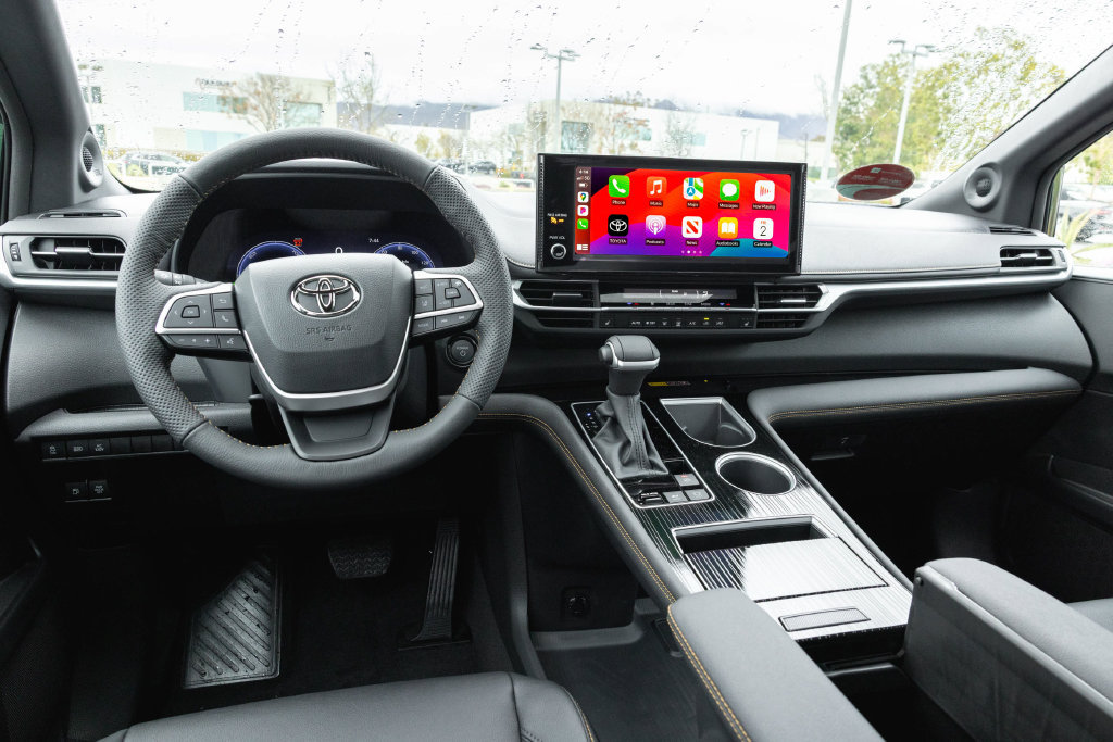 New 2026 Toyota Sienna XLE Woodland Edition AWD/4WD image 14