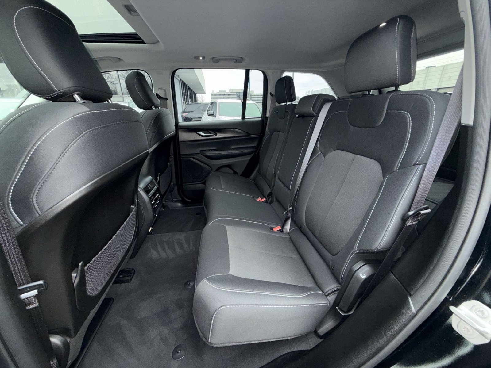 Used 2023 Jeep Grand Cherokee Laredo w/ Luxury Tech Group I image 25