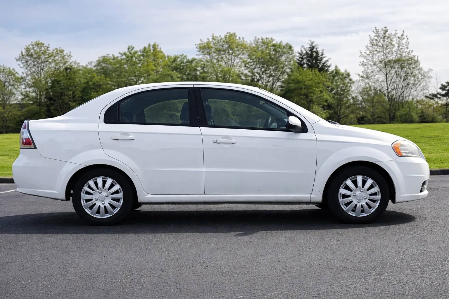 Used 2011 Chevrolet Aveo LT w/ Power and Convenience Package FWD image 3