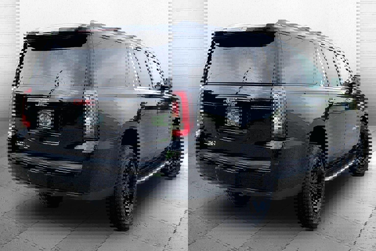 Used 2018 GMC Yukon XL SLT w/ Open Road Package AWD/4WD image 14