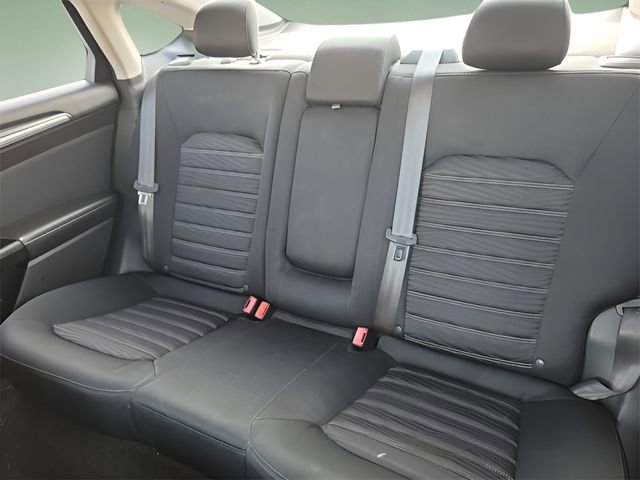 Used 2016 Ford Fusion SE FWD image 13
