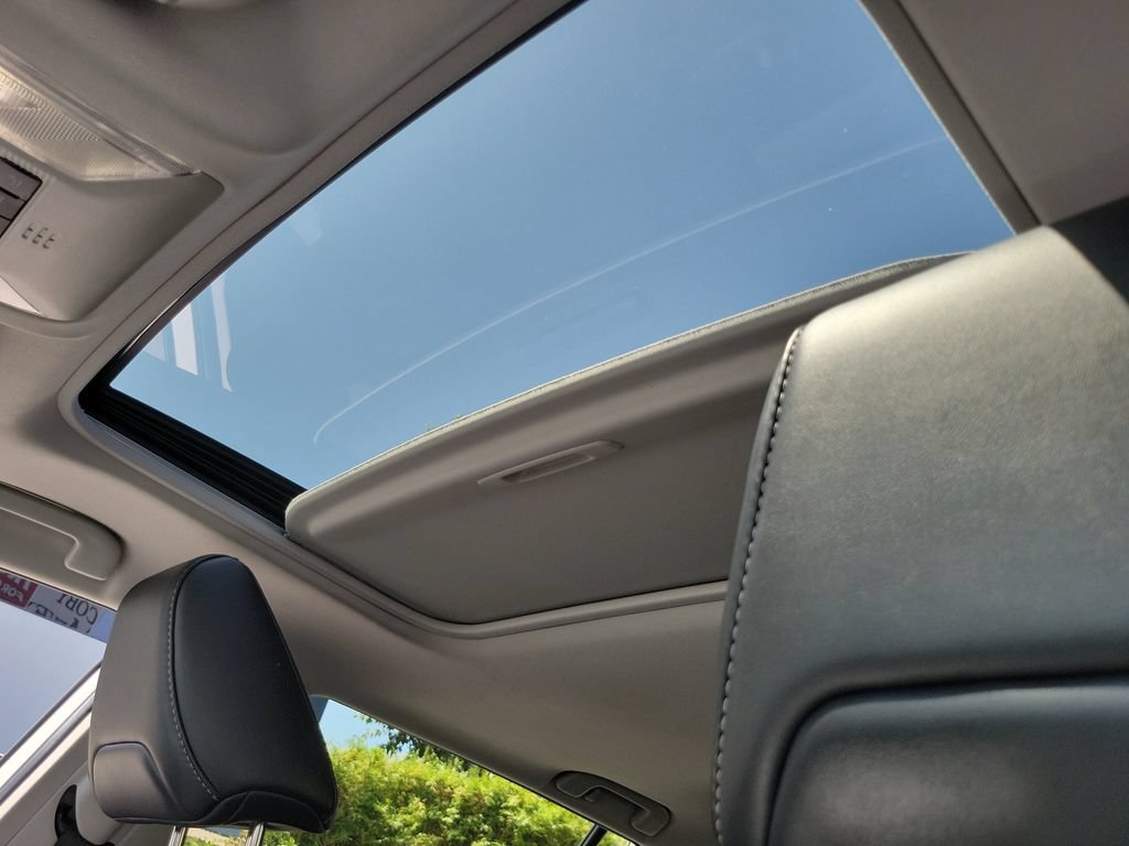 Used 2022 Toyota RAV4 XLE Premium FWD image 33