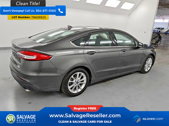 Used 2019 Ford Fusion SE image 4