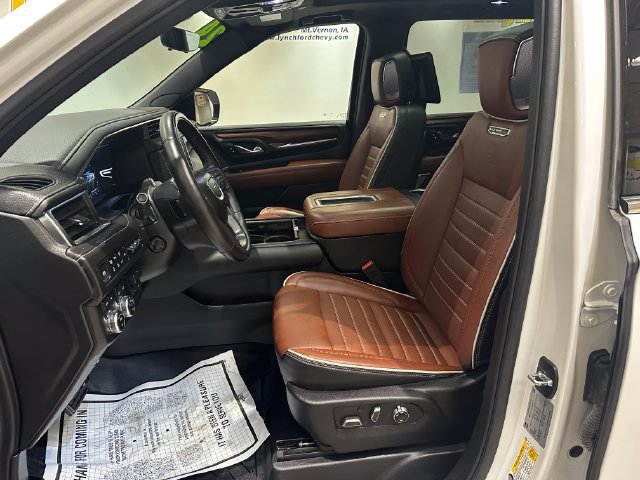 Used 2024 GMC Yukon XL Denali Ultimate AWD/4WD image 7