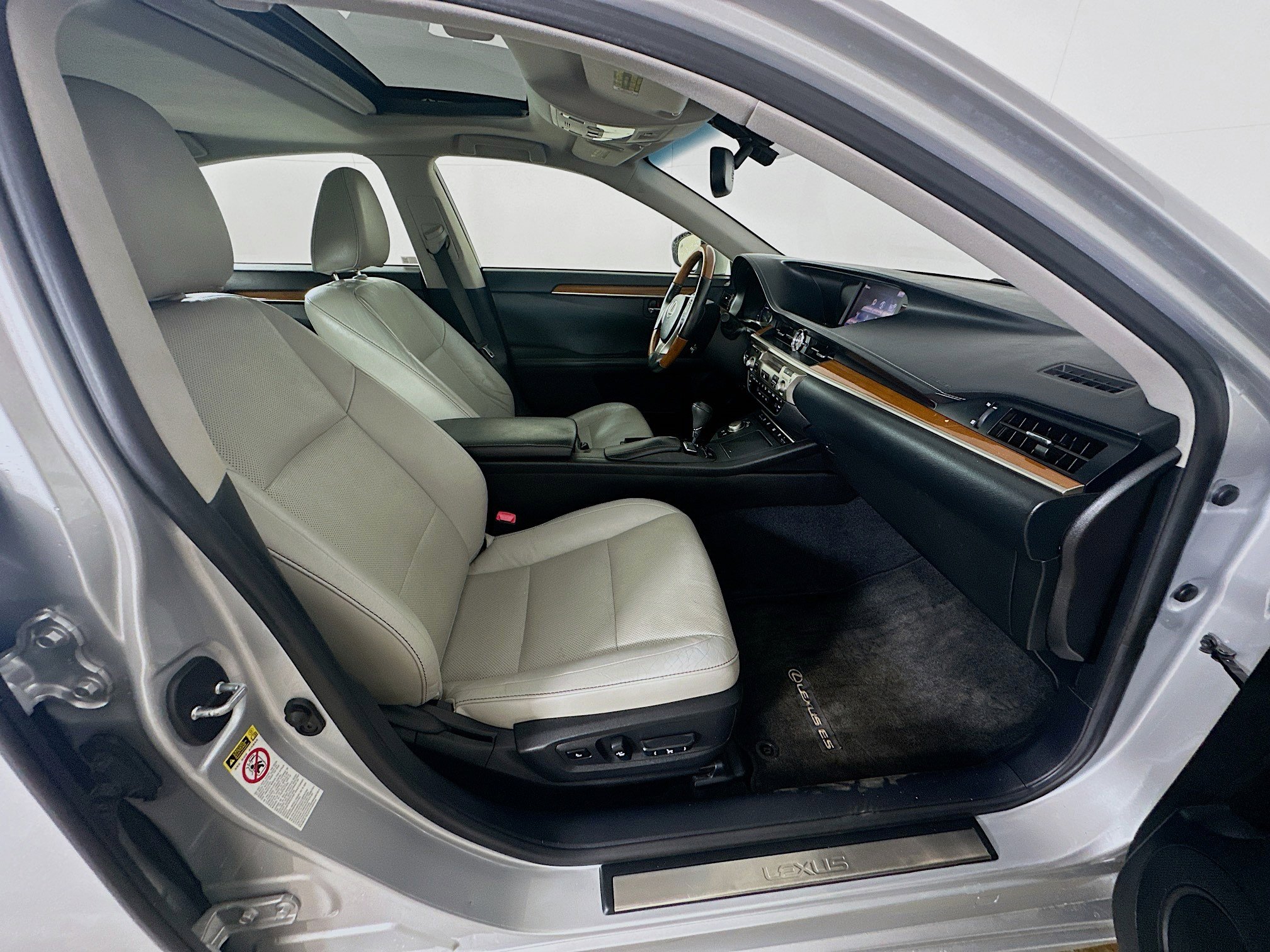 Used 2013 Lexus ES 300h w/ Luxury Pkg FWD image 31
